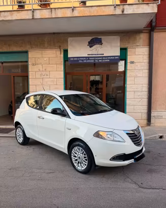 Lancia Ypsilon 0.9 TwinAir 85 CV 5 porte Metano Ec