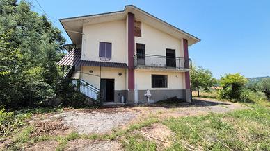 Villa singola con ampio giardino