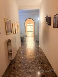 Ampio vani con 4 camere da letto più giardino