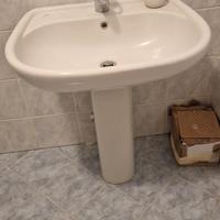 lavabo con colonna e miscelatore 