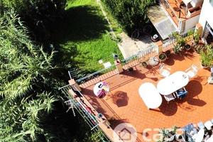 Casa indipendente di 150 m² con più di 5 locali a 
