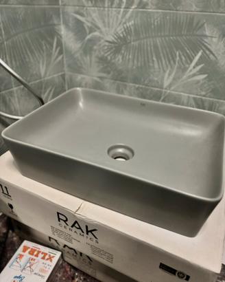 Lavabo bagno nuovo