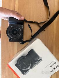 Sony Alpha 6100 + 16-50mm + TTArtisan 25mm + zaino