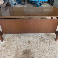 Scrivania in legno massiccio