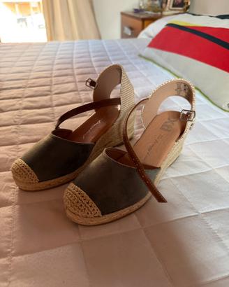 Scarpe aperte col tacco verde scuro
