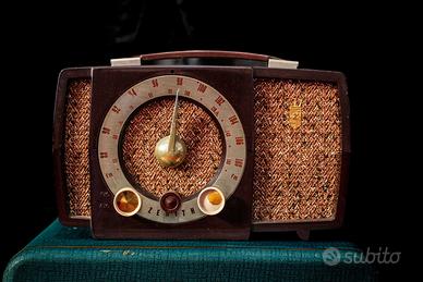 Radio Zenith anni 50 in bachelite