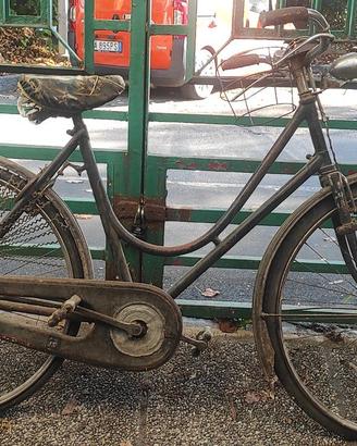 Bicicletta d'epoca da donna con freni a bacchetta