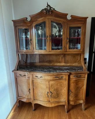 Credenza vetrina in legno con piano in marmo stile