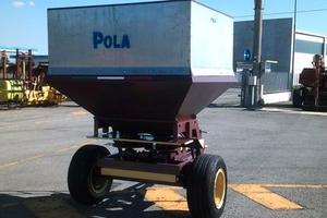 Spandiconcime carrellato in acciaio inox