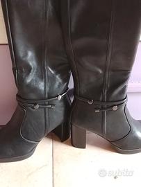 stivali in pelle da donna