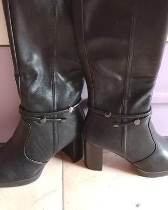 stivali in pelle da donna