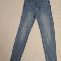Jeans Slinny bucati sulle ginocchia Pull &Bear ta