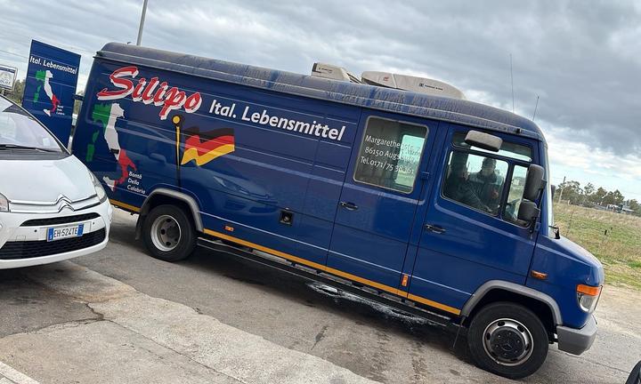 Camion con cella frigorifero per uso alimentare