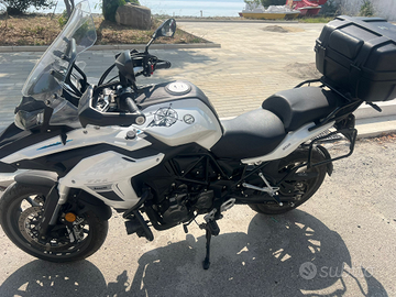 Moto benelli TRK 502