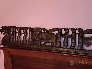 Pannello legno decorativo etnico sopra letto