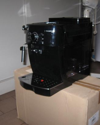 MACCHINA DA CAFFE' DE LONGHI