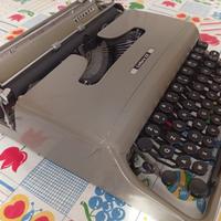 Macchina da scrivere olivetti lettera 22