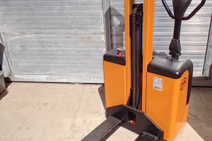 Transpallet Elettrico om