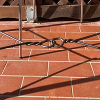 tavolo in vetro e ferro battuto