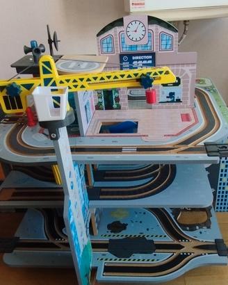 Trenino in legno con stazione 