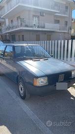 Fiat Uno del 1987 con cilindrata di 999 cc