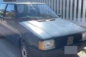 Fiat Uno del 1987 con cilindrata di 999 cc