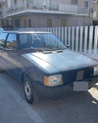 Fiat Uno del 1987 con cilindrata di 999 cc