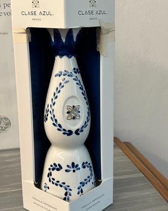 tequila reposada in bott di ceramica clase azul