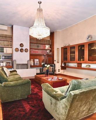 Villa di 245 m² con più di 5 locali e box auto dop