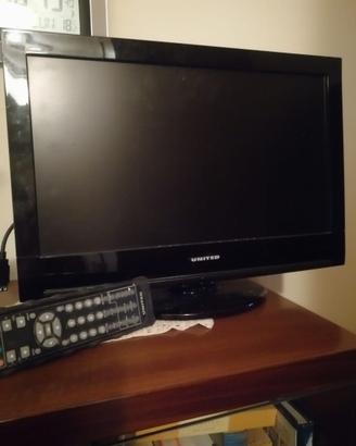 TV  19" con pacchetto accessori vari