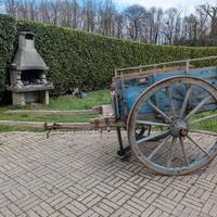 Antico carro agricolo in legno anni ’50