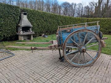 Antico carro agricolo in legno anni ’50
