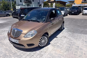 Lancia Ypsilon 1.4 Oro Giallo
