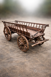 Antico carretto agricolo in legno d’epoca