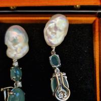 Orecchini in oro bianco con perle e diamanti
