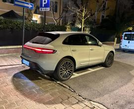 PORSCHE Macan - 2023