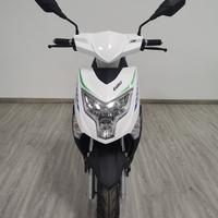 F17 BIANCO SCOOTER L1e = 50cc DISPONIBILE