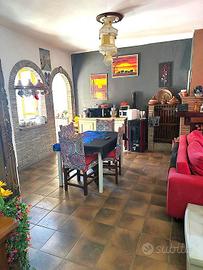 PORZIONE DI BIFAMILIARE IN PROSSIMITÀ DI TUTTI I S