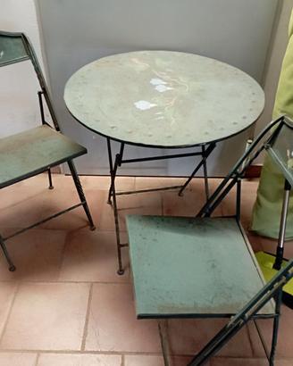 Tavolo in ferro+ 2 sede .Set giardino richiudibile
