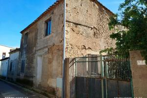 Fabbricato indipendente da ristrutturare