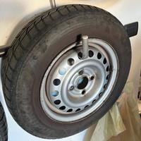 4 Cerchi con gomme invernali R13 155/80