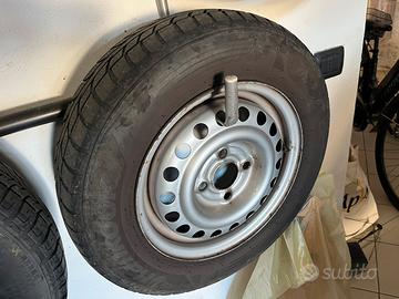 4 Cerchi con gomme invernali R13 155/80