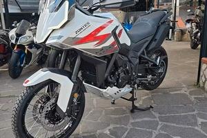 Zontes ZT 703 F 3 cilindri 100cv tua a 79€ al mese