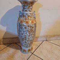 vaso on ceramica o porcellana di epoca 