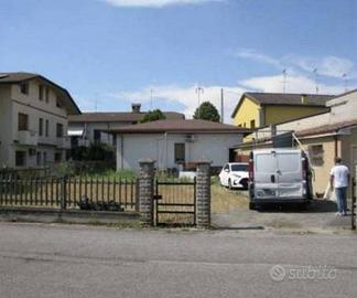 Immobile in asta di 110 m² con 2 locali e box auto