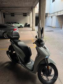 SH 125 1300 KM come nuovo