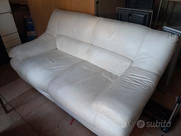 Poltrona in pelle bianca 