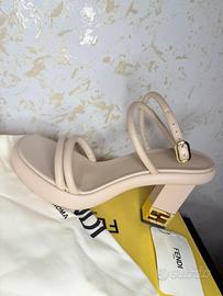 Sandali baguette Fendi beige
