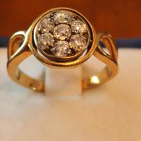 ANELLO ANTICO IN ORO CON TOPPA DI BRILLANTI