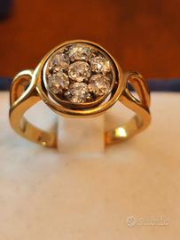 ANELLO ANTICO IN ORO CON TOPPA DI BRILLANTI